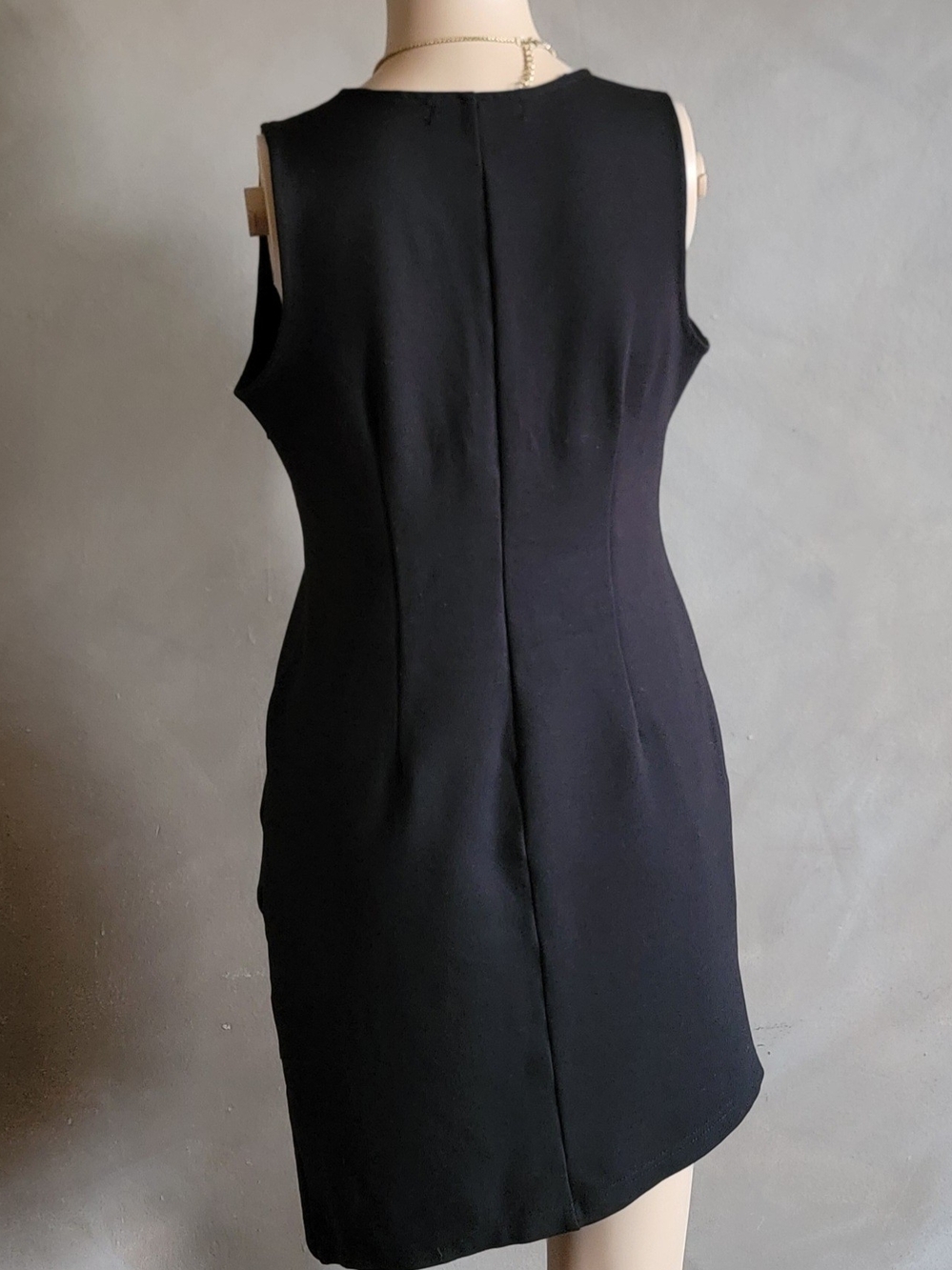 Romeo & Juliet Couture Black Sleeveless V-Neck Mini Dress M - Picture 2 of 5